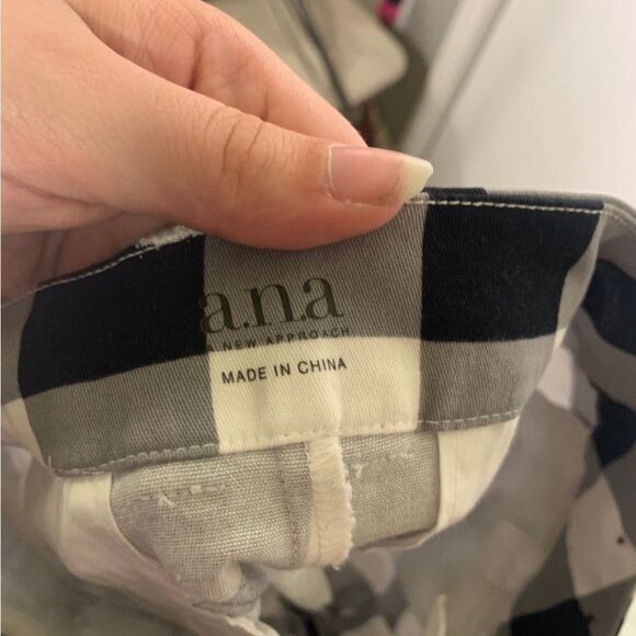 A.n.a. Size 4 Black and White Checkered Twill‎ Shorts - Picture 3 of 5